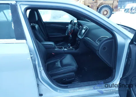 2013 Chrysler 300C Awd from USA, damaged, VIN 2C3CCAKG4DH590603